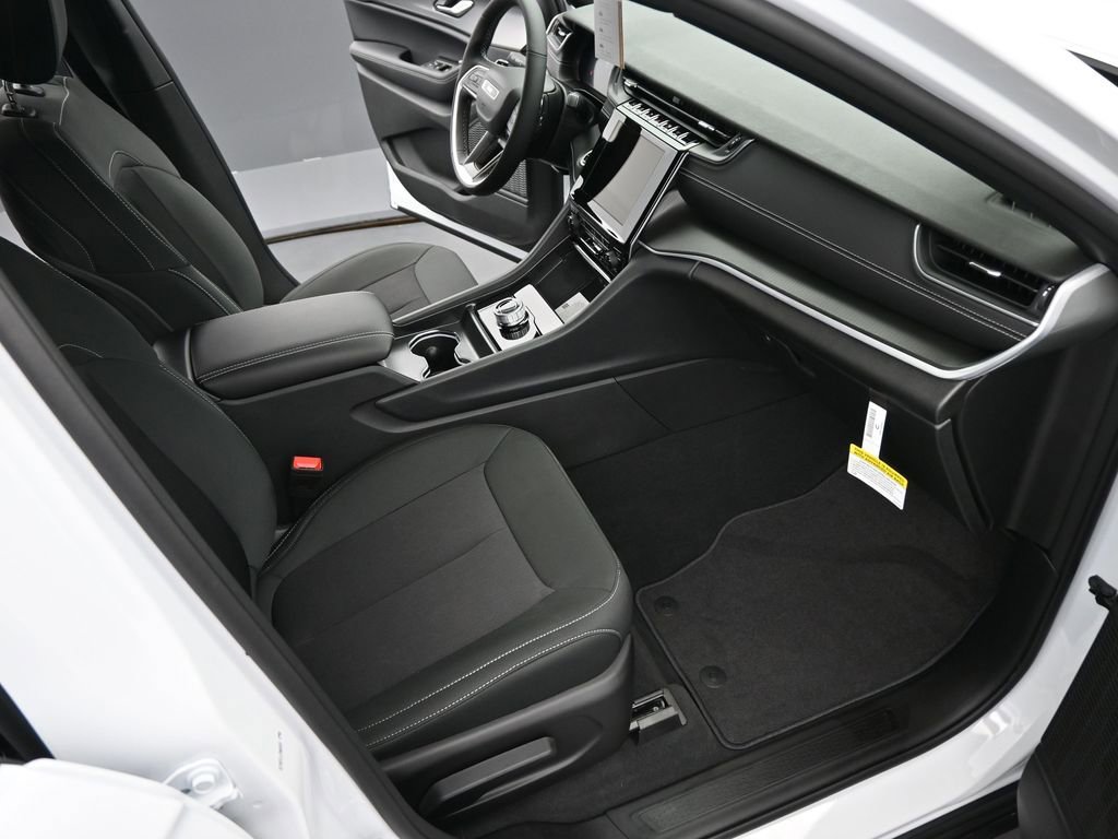 New 2025 Jeep Grand Cherokee L Laredo w/ Luxury Tech Group I image 19