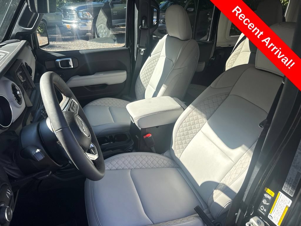 Used 2023 Jeep Wrangler Unlimited Sahara AWD/4WD image 5
