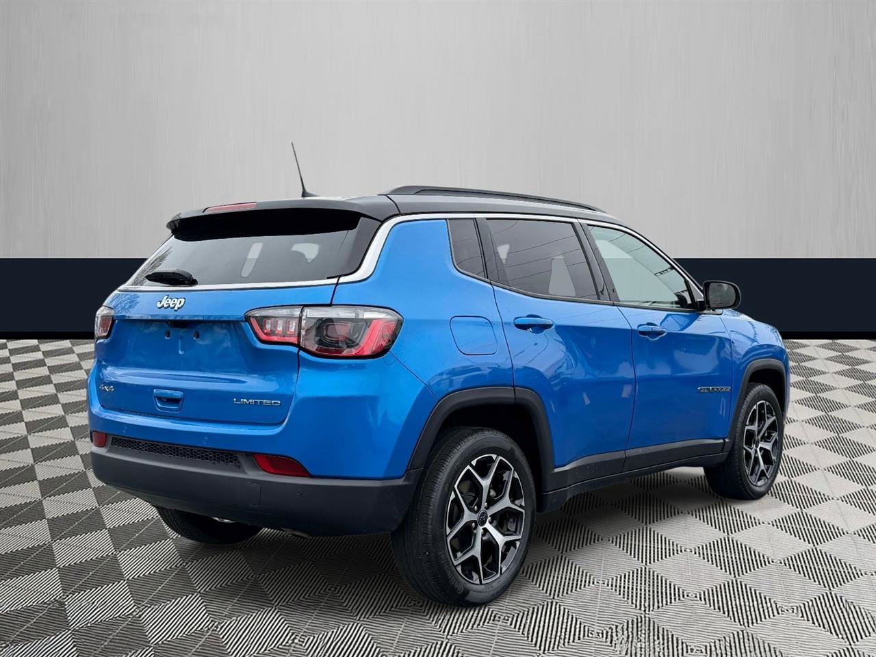 Used 2025 Jeep Compass Limited AWD/4WD image 5