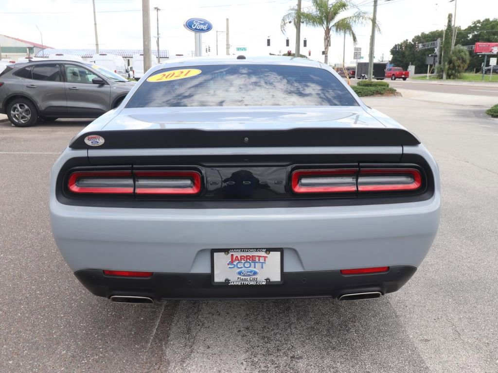 Used 2021 Dodge Challenger SXT w/ Driver Convenience Group RWD image 13