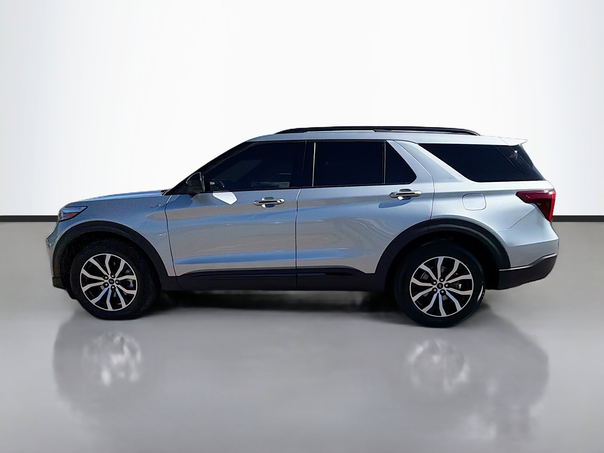 Used 2022 Ford Explorer ST-Line w/ Class IV Trailer Tow Package image 6