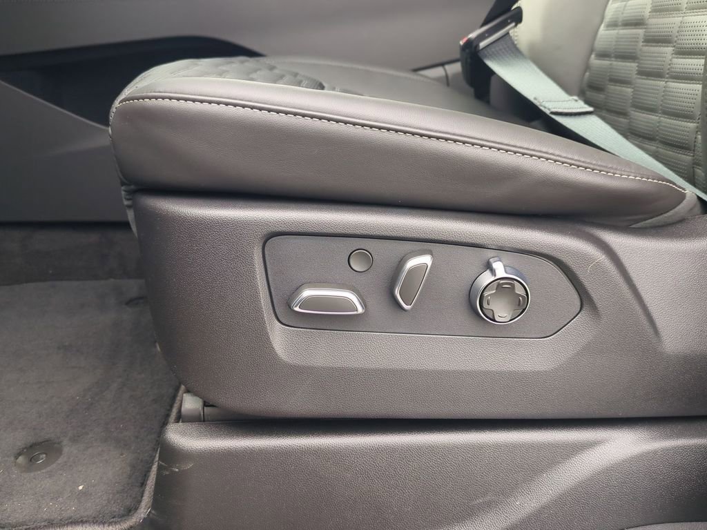 New 2026 Cadillac Escalade ESV Platinum Luxury AWD/4WD image 21