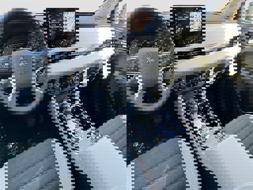 New 2025 Mitsubishi Outlander SE image 23