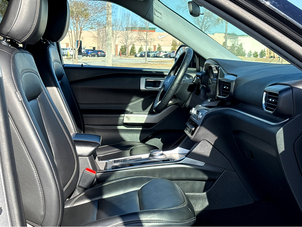 Used 2024 Ford Explorer XLT w/ Equipment Group 202A image 8