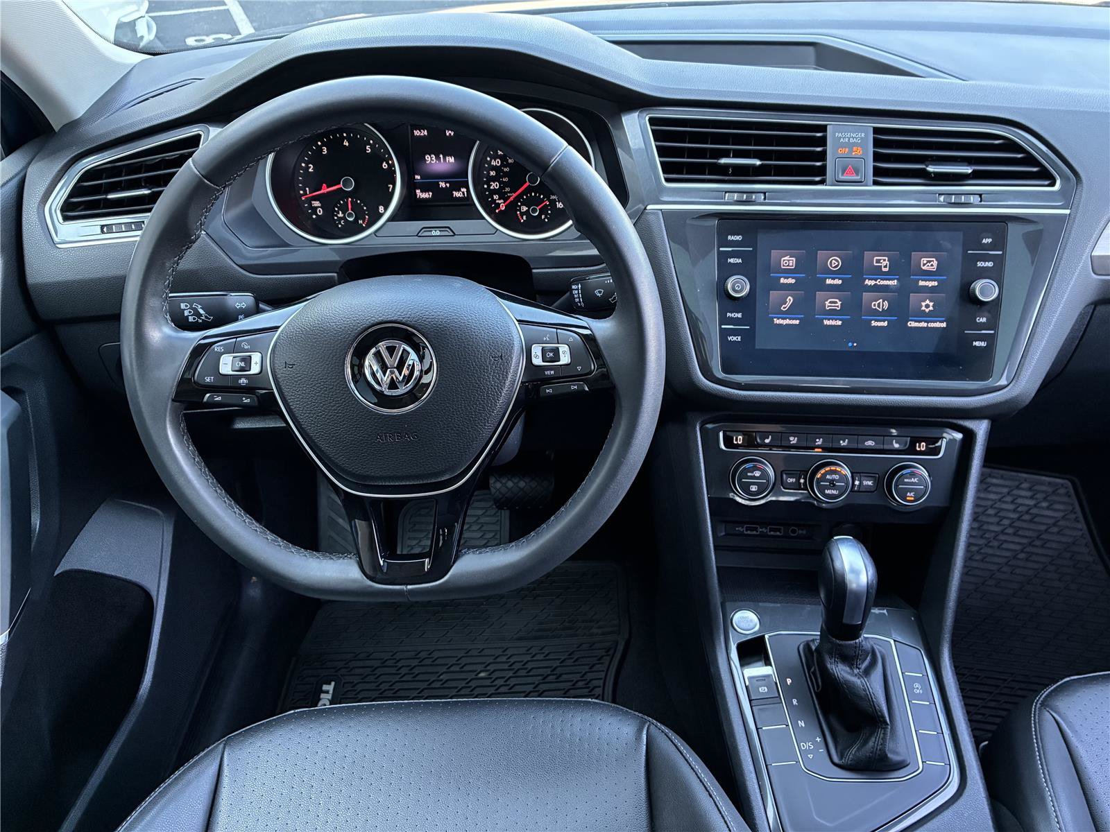 Used 2020 Volkswagen Tiguan SE FWD image 22