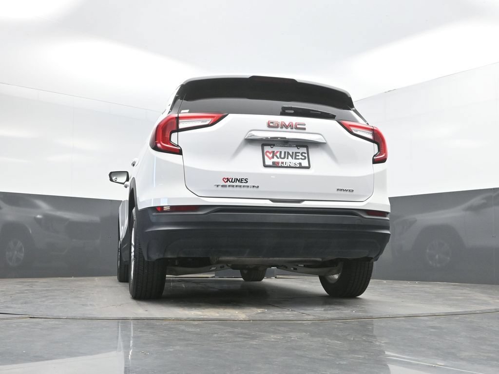 Used 2024 GMC Terrain SLE AWD/4WD image 37