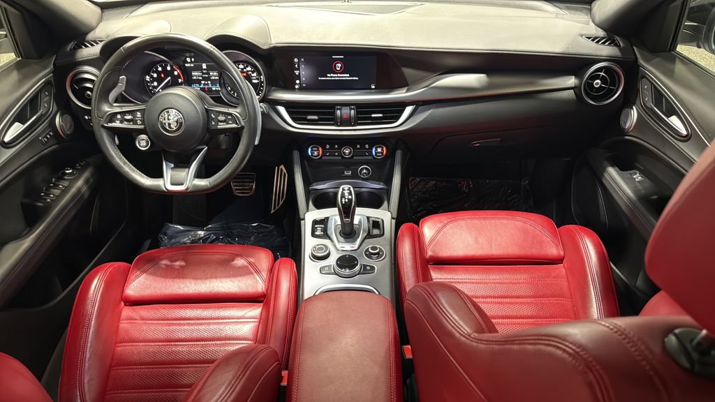 Used 2022 Alfa Romeo Stelvio Veloce AWD/4WD image 19