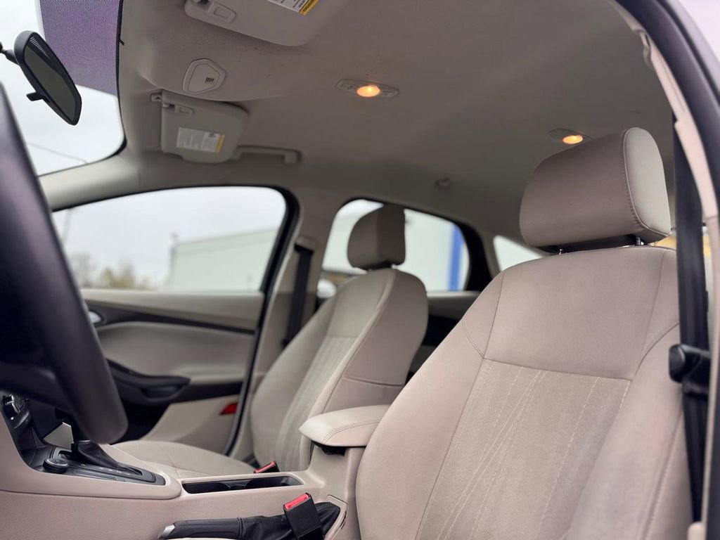 Used 2015 Ford Focus SE FWD image 19