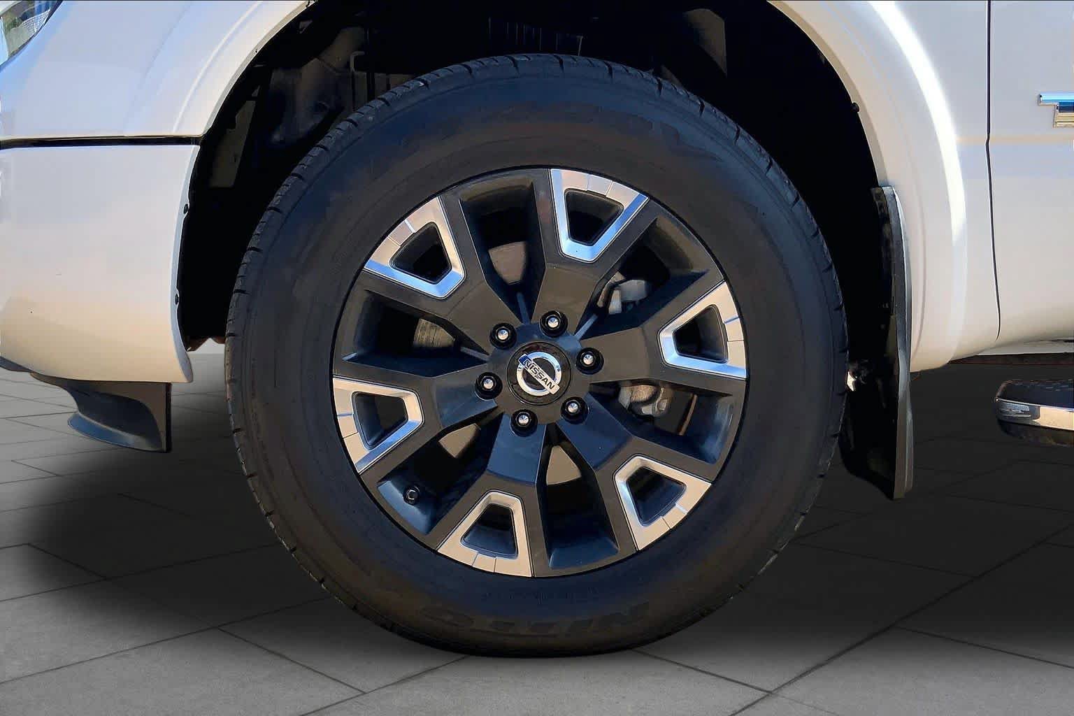 Used 2022 Nissan Titan Platinum Reserve w/ Moonroof Package AWD/4WD image 11