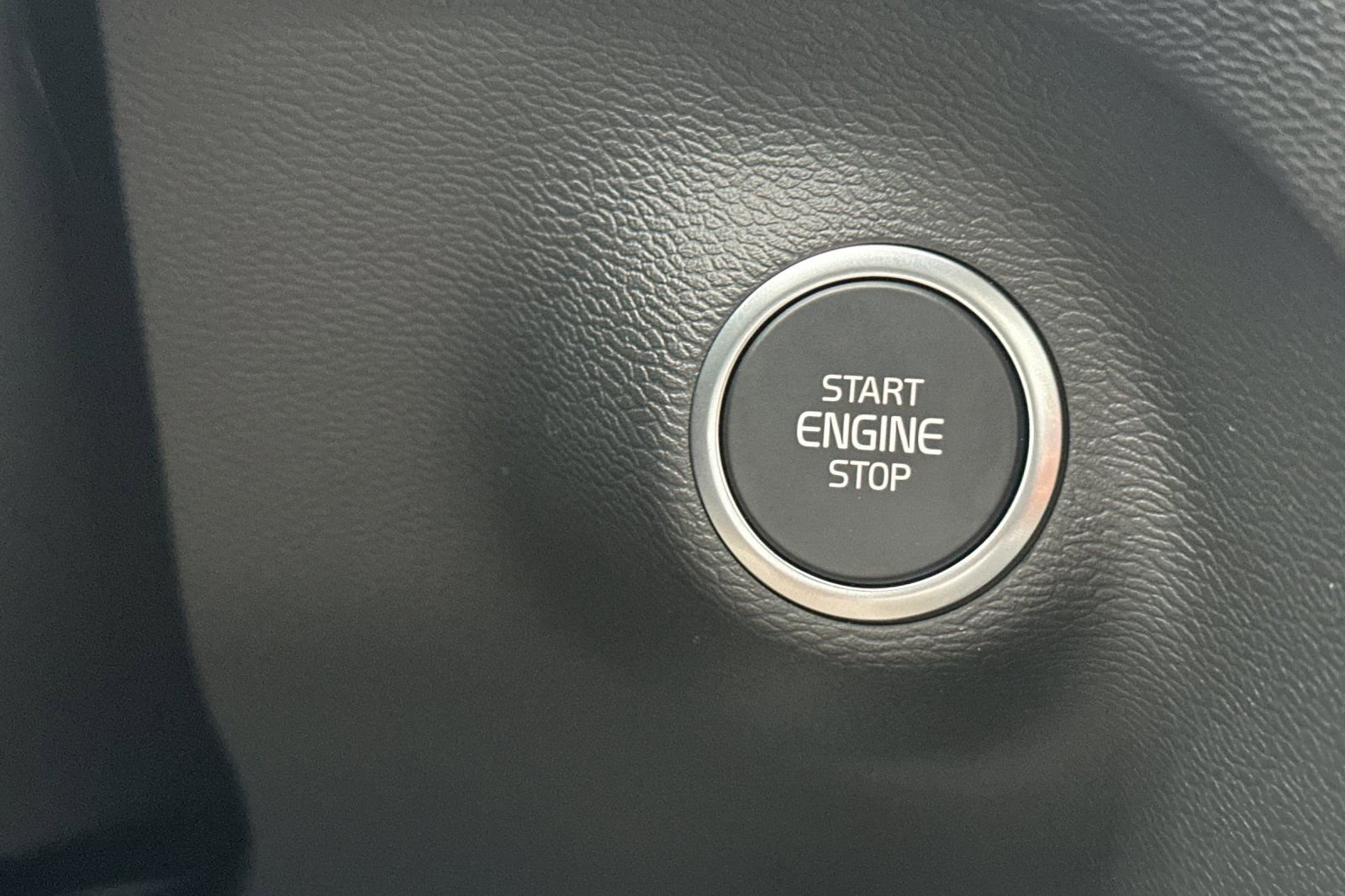 New 2026 Volvo XC40 B4 Core w/ Climate Package image 25