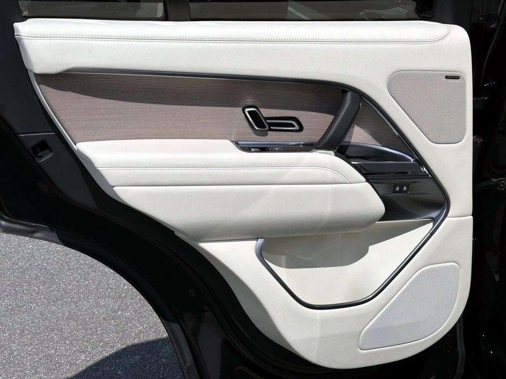 New 2026 Land Rover Range Rover SE image 12