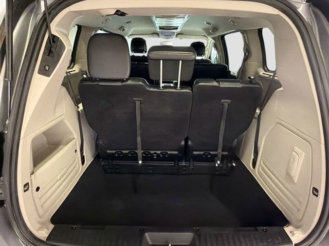 Used 2014 Chrysler Town & Country Touring FWD image 22