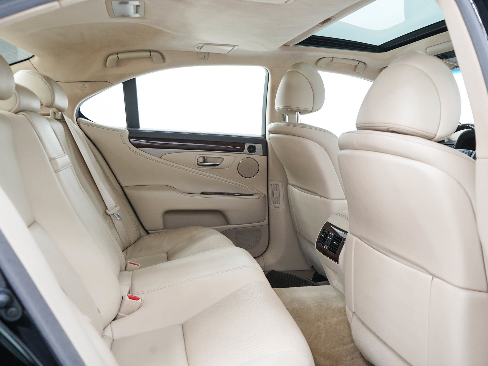 Used 2015 Lexus LS 460 w/ Comfort Package RWD image 12