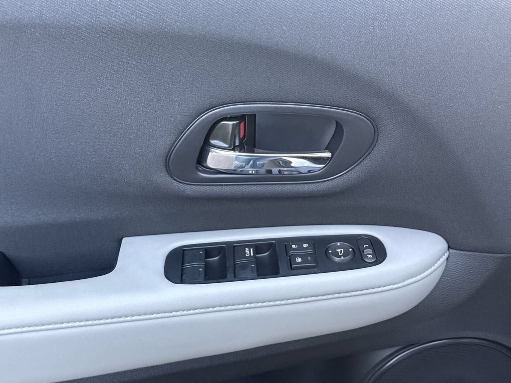 Used 2022 Honda HR-V LX image 15