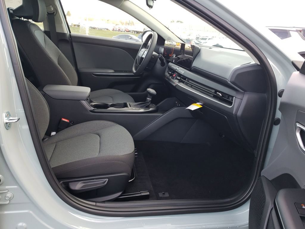New 2025 Kia K4 LXS image 17