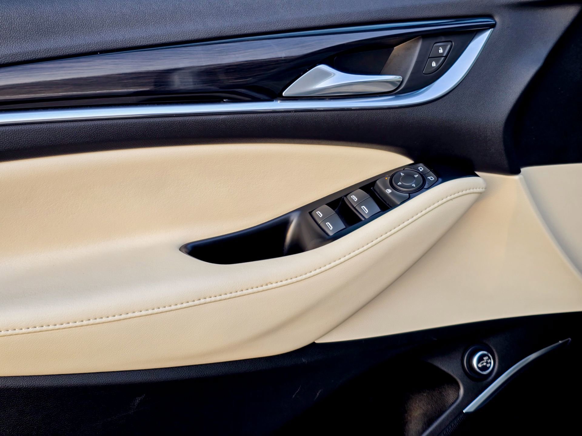 Used 2022 Buick Enclave Essence w/ Experience Buick Package image 20