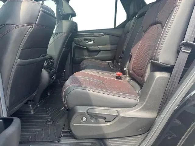 Used 2025 Honda Pilot Black Edition image 18