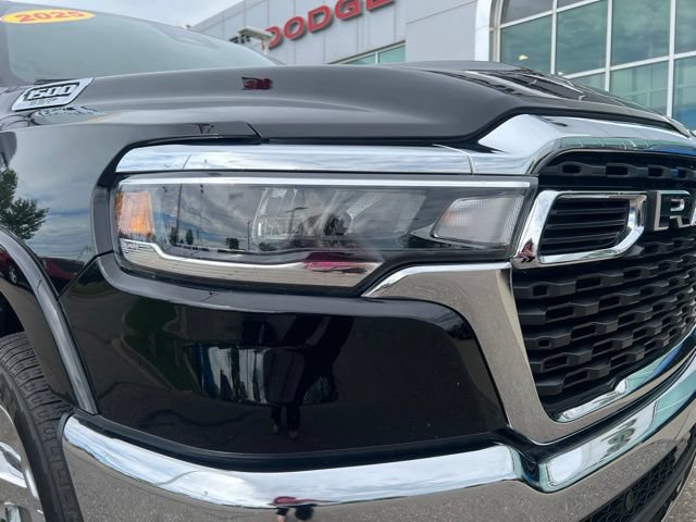 Used 2025 RAM 1500 Big Horn AWD/4WD image 4