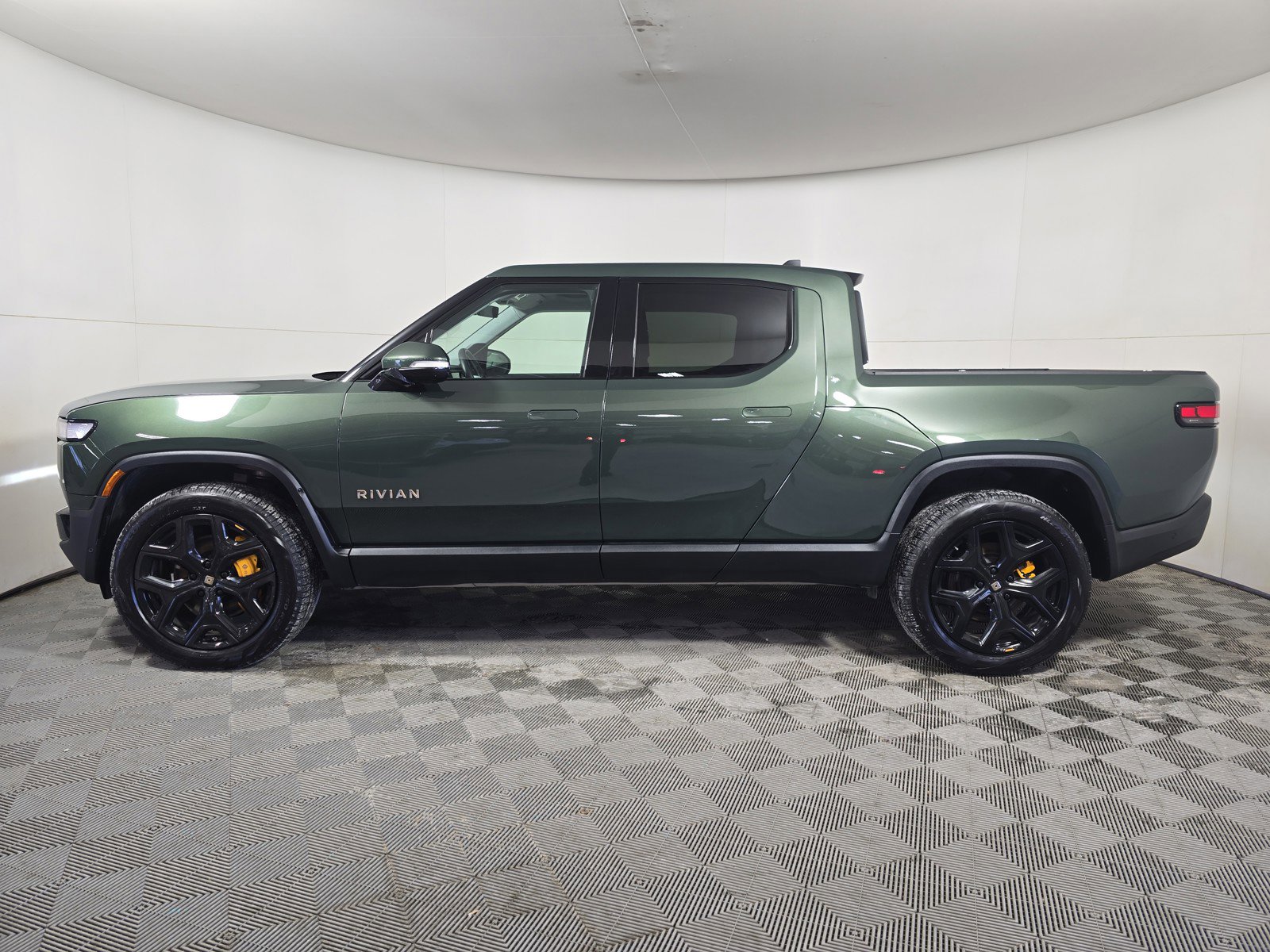 Used 2022 Rivian R1T Launch Edition image 2
