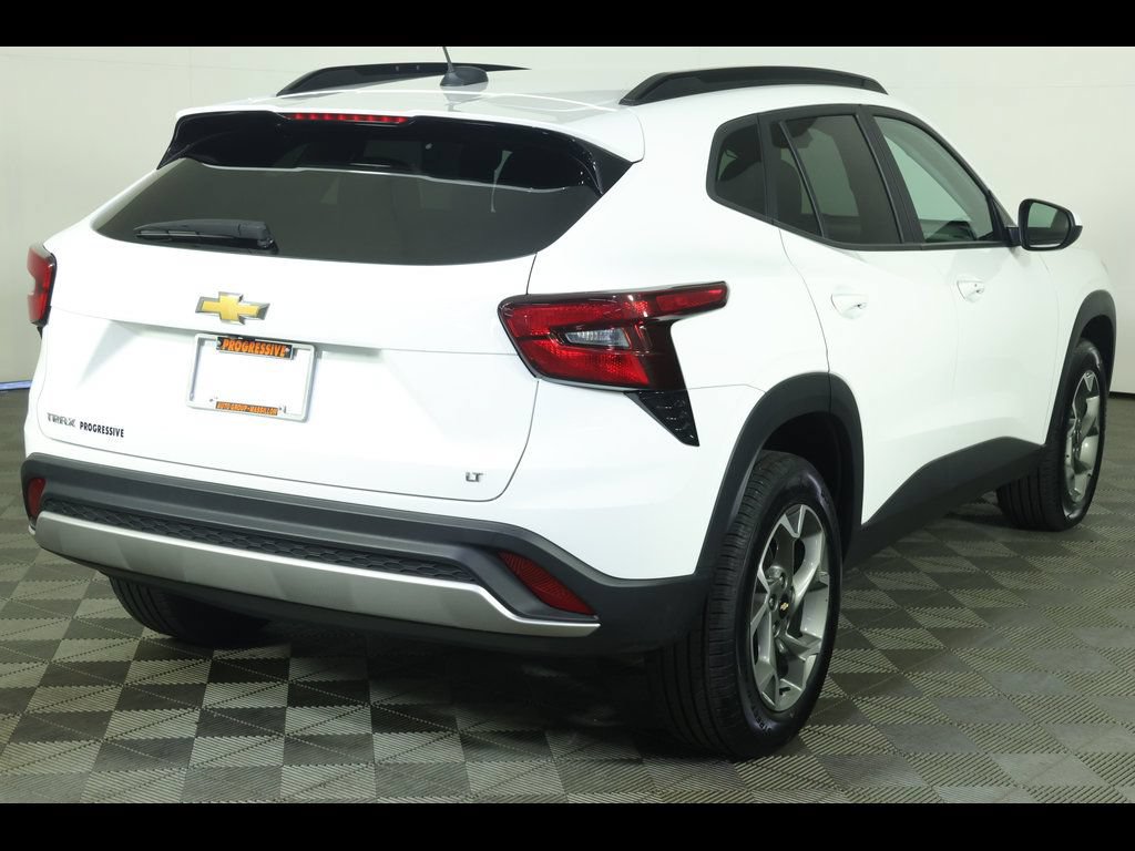 Certified 2025 Chevrolet Trax LT w/ LT Convenience Package FWD image 22