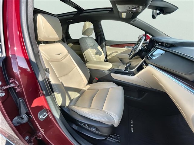 Certified 2017 Cadillac XT5 Luxury w/ Driver Awareness Package image 30