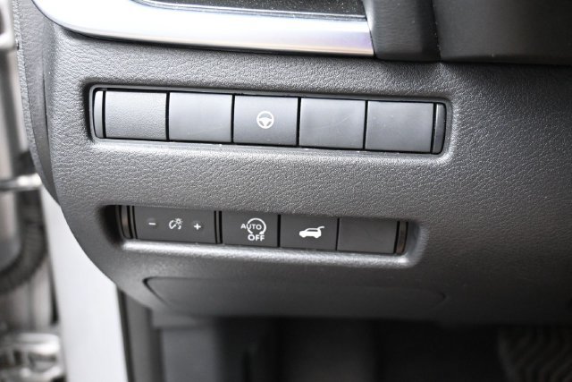 Used 2024 Nissan Rogue SV FWD image 32