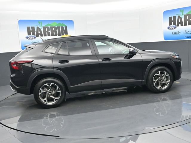 Used 2025 Chevrolet Trax LT w/ LT Convenience Package image 6