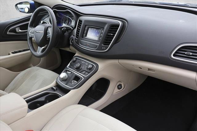 Used 2015 Chrysler 200 Limited FWD image 26