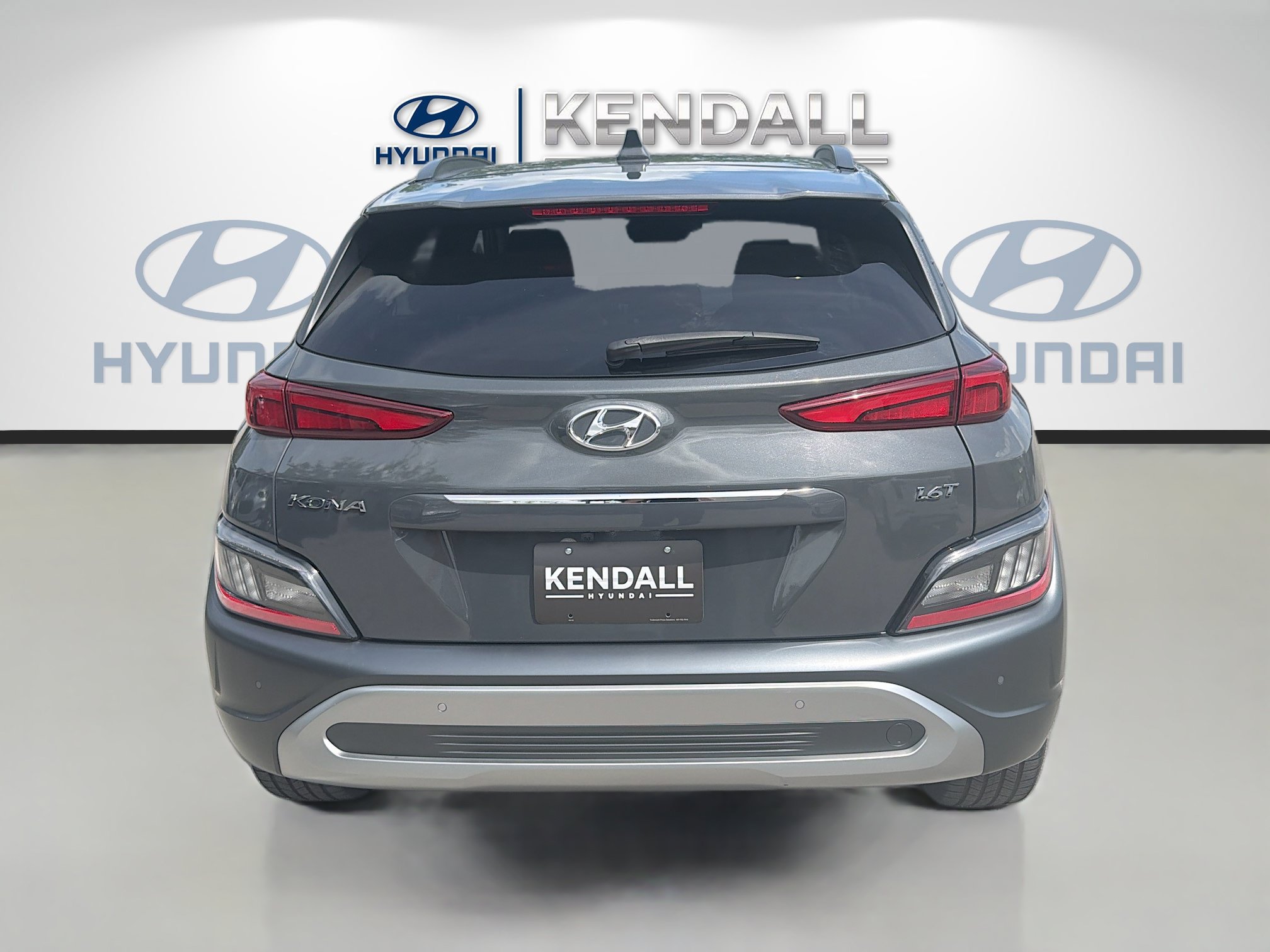 Used 2023 Hyundai Kona Limited w/ Cargo Package FWD image 5