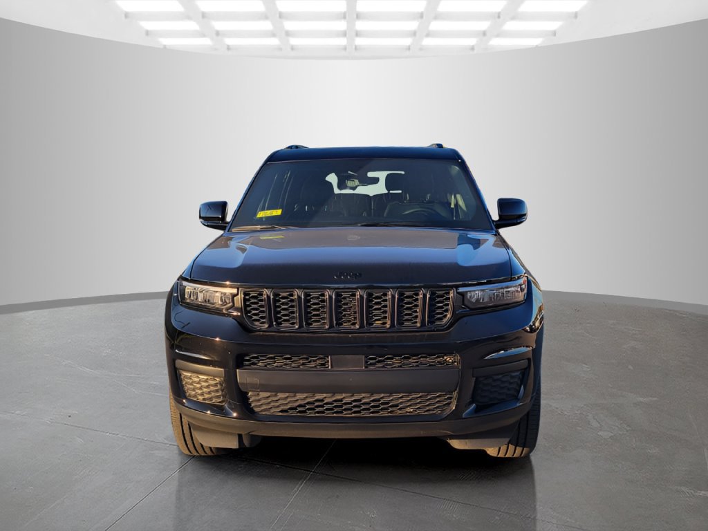 Used 2025 Jeep Grand Cherokee L Altitude AWD/4WD image 8
