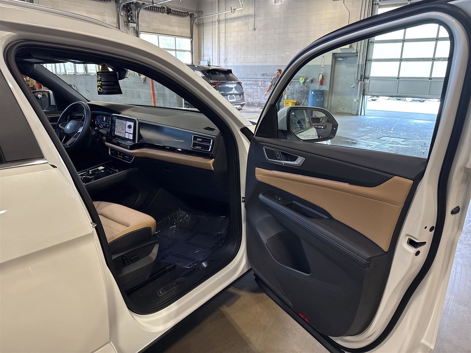 New 2025 Volkswagen Atlas Cross Sport SEL image 30