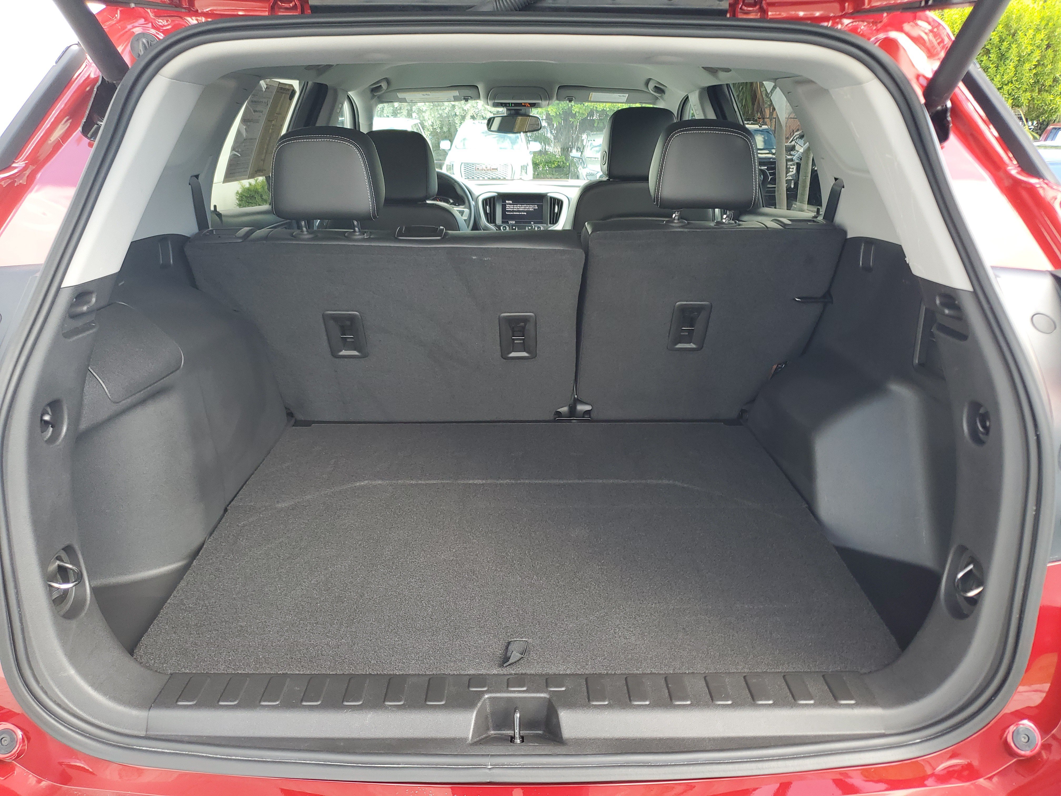 Used 2023 GMC Terrain SLT w/ Tech Package FWD image 11