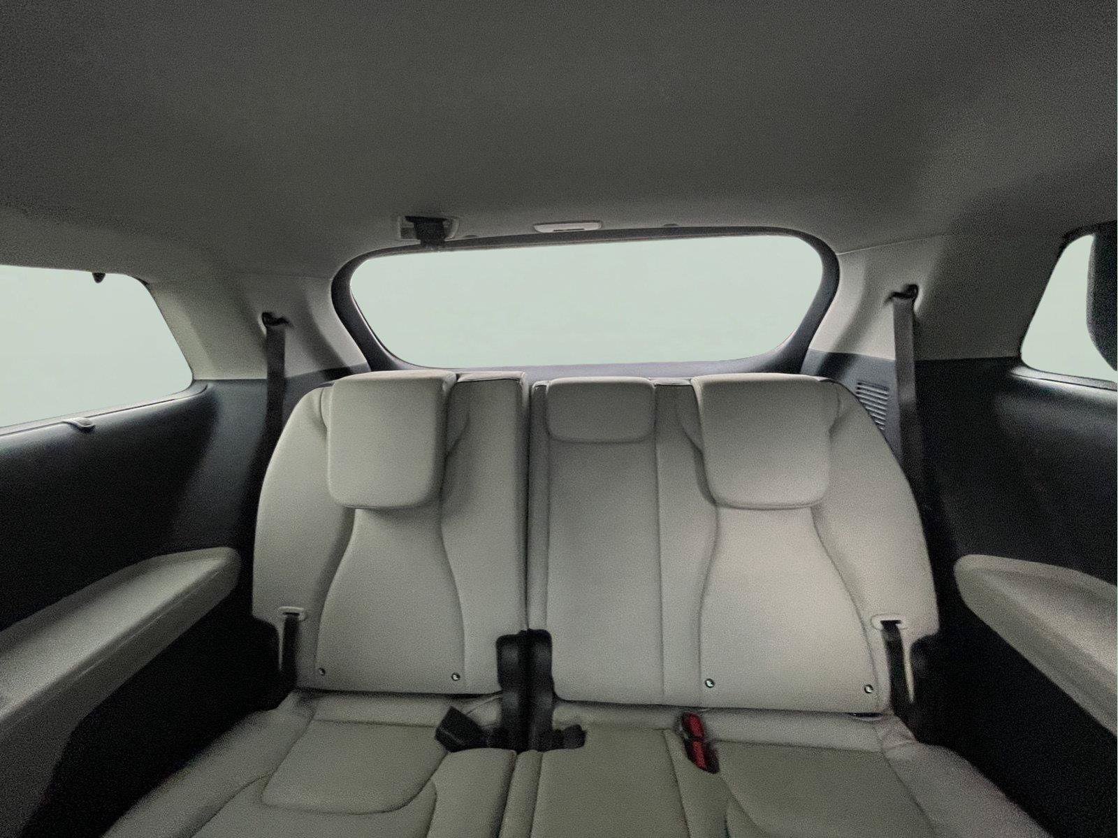 Used 2025 Kia Carnival EX FWD image 17