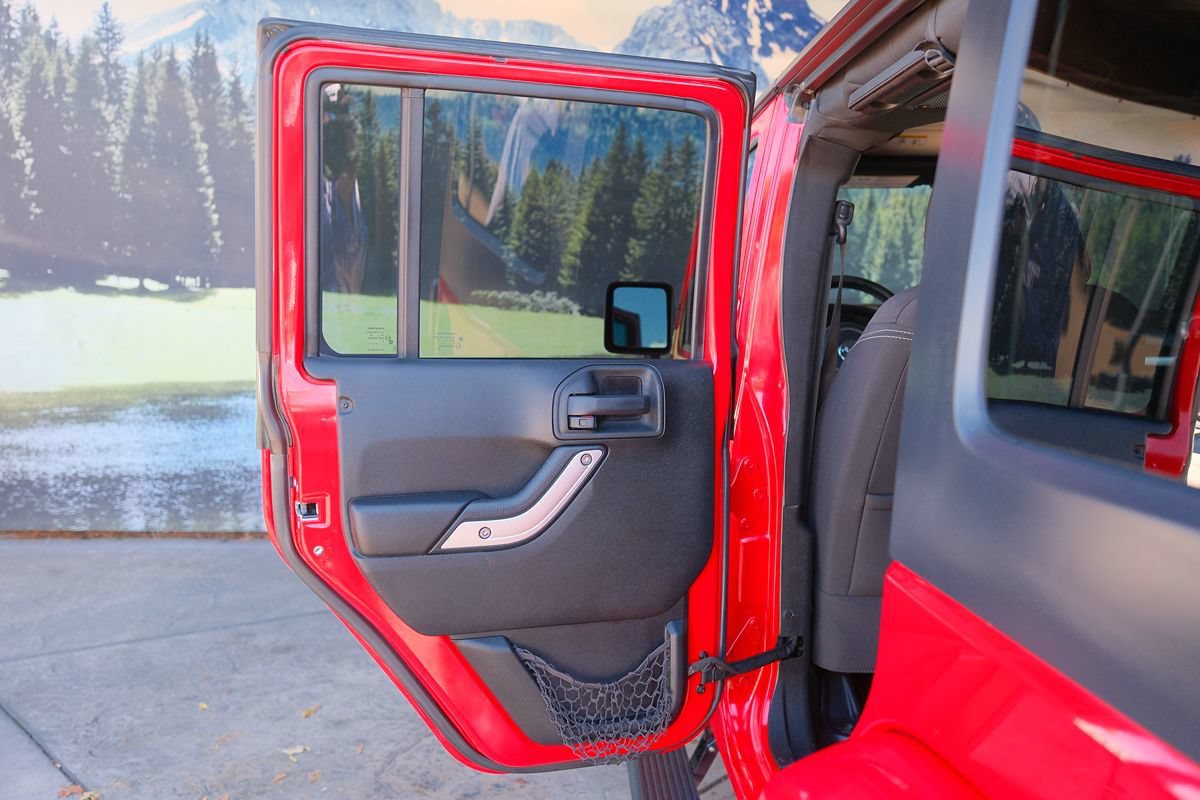 Used 2015 Jeep Wrangler Unlimited Sahara AWD/4WD image 28