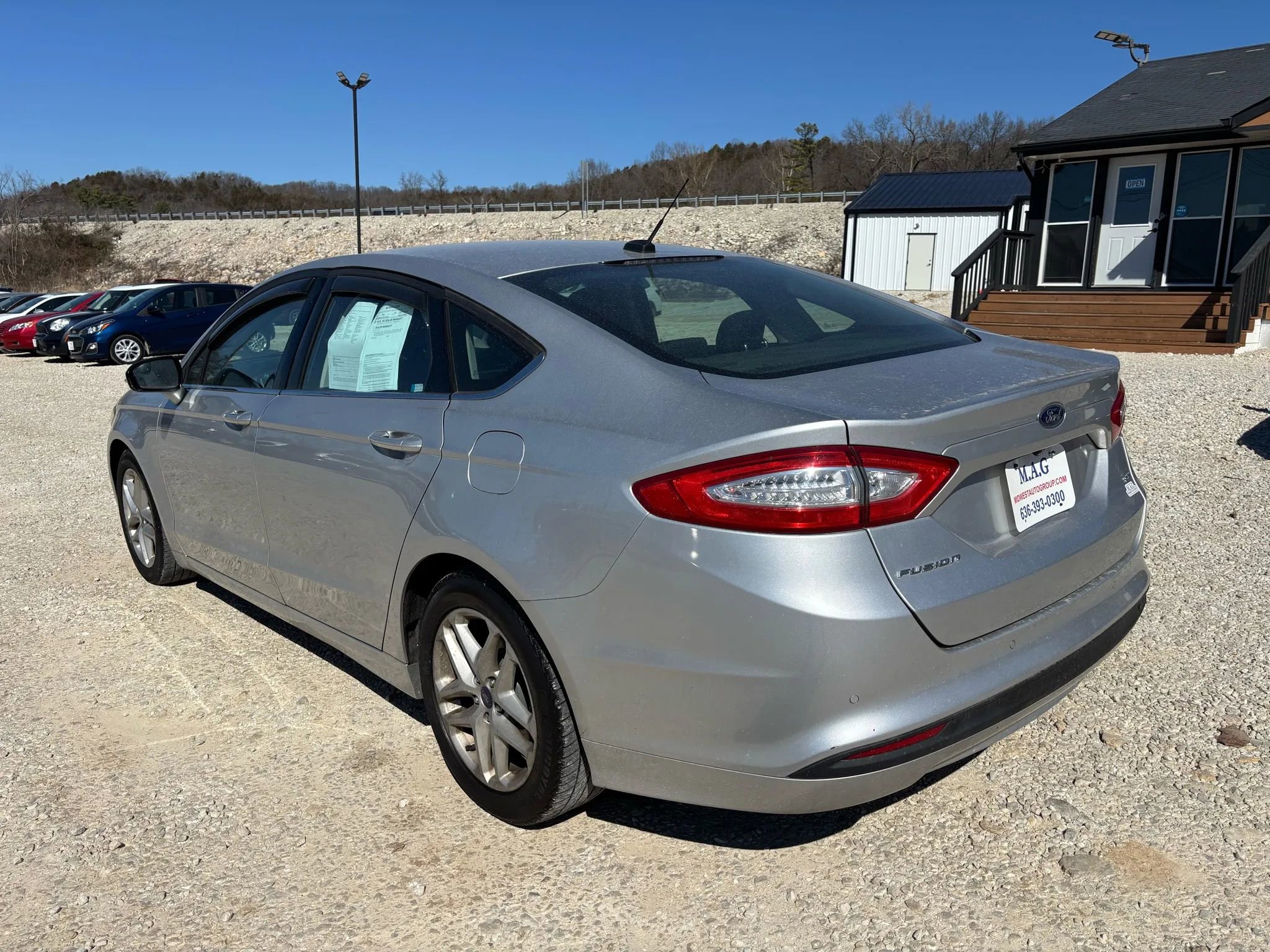 Used 2016 Ford Fusion SE image 3