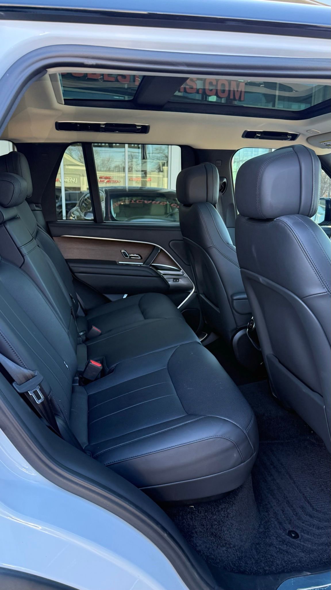 Used 2025 Land Rover Range Rover SE image 18