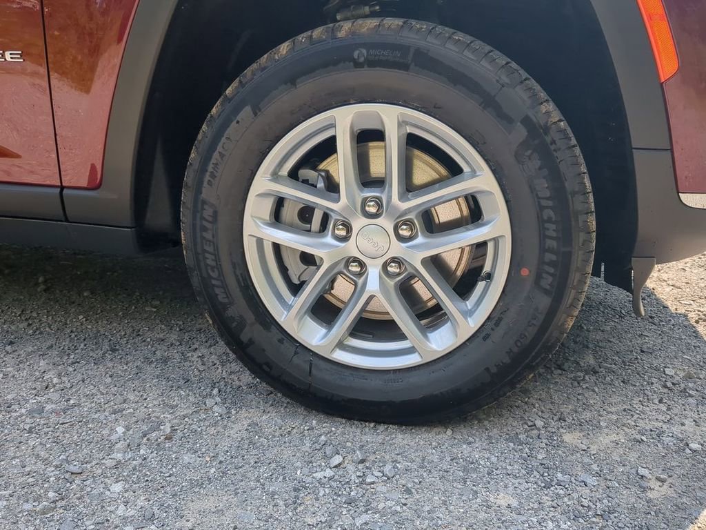 New 2025 Jeep Grand Cherokee L Laredo w/ Luxury Tech Group I image 11