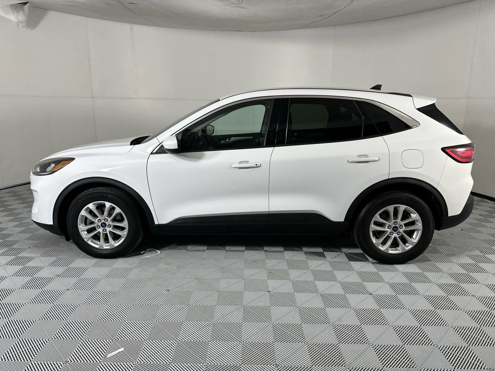 Used 2020 Ford Escape SE image 5
