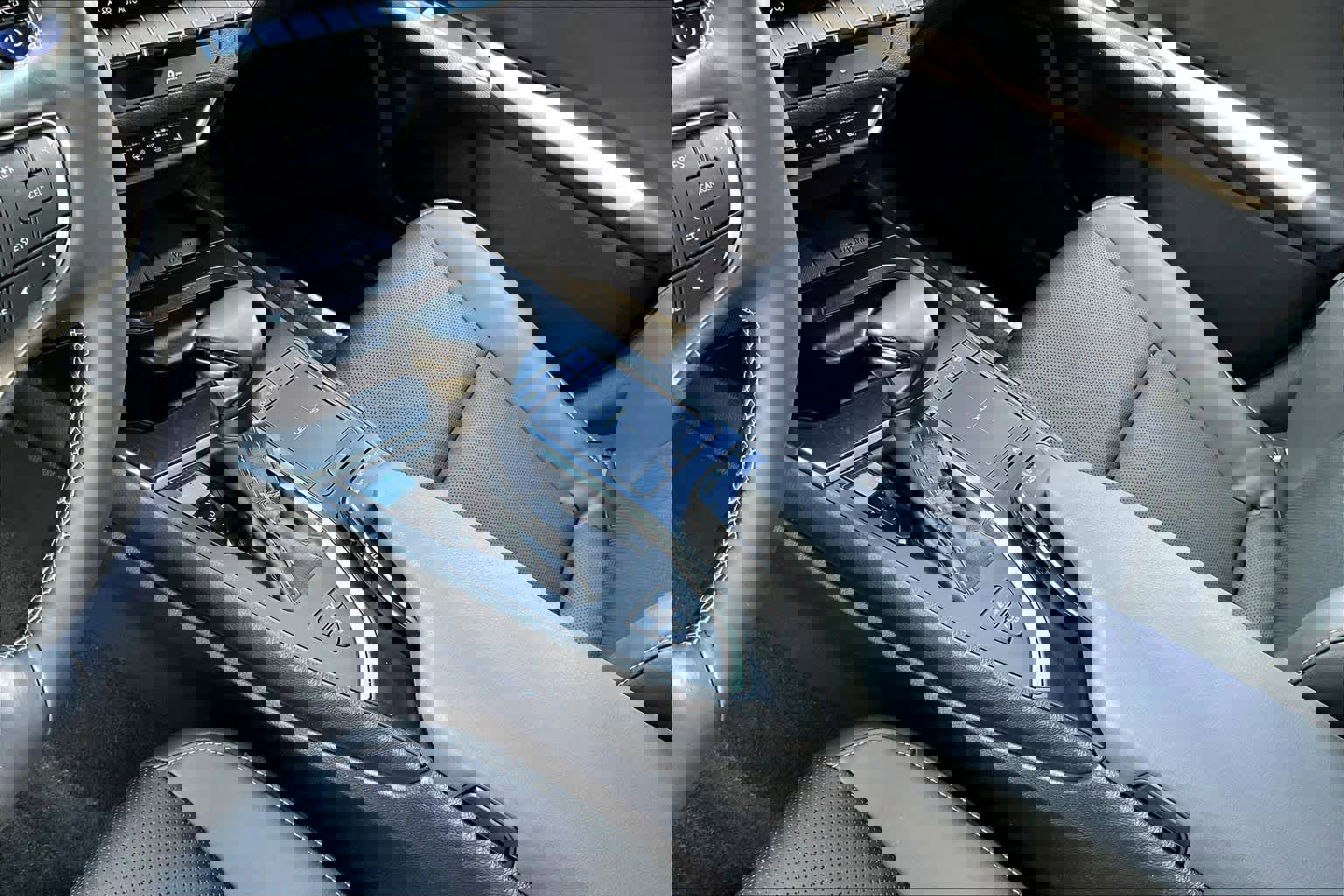 Used 2019 Lexus UX 250h w/ Premium Package image 14