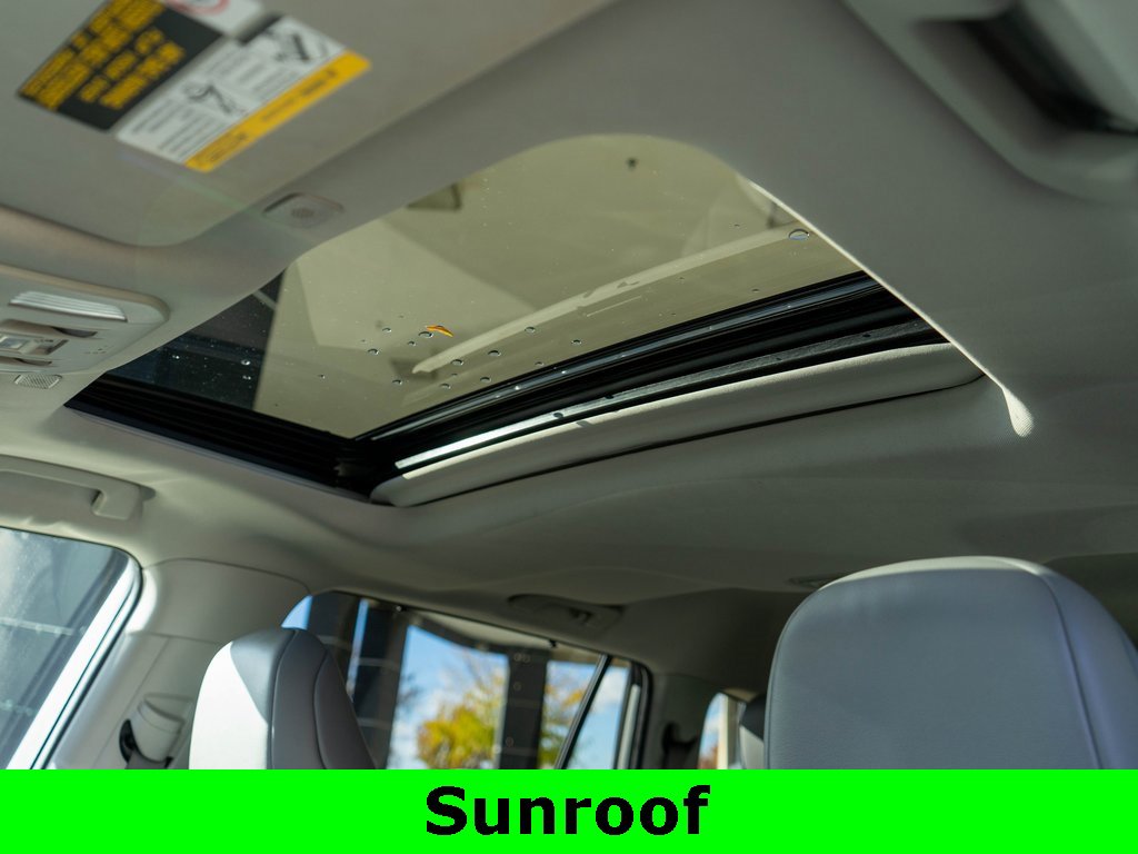 Used 2023 Toyota Highlander L image 12