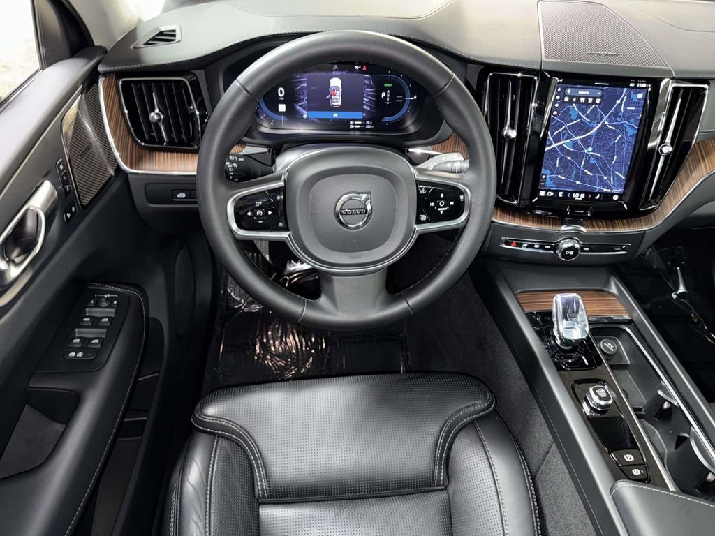 Used 2024 Volvo XC60 T8 Ultimate w/ Climate Package image 4