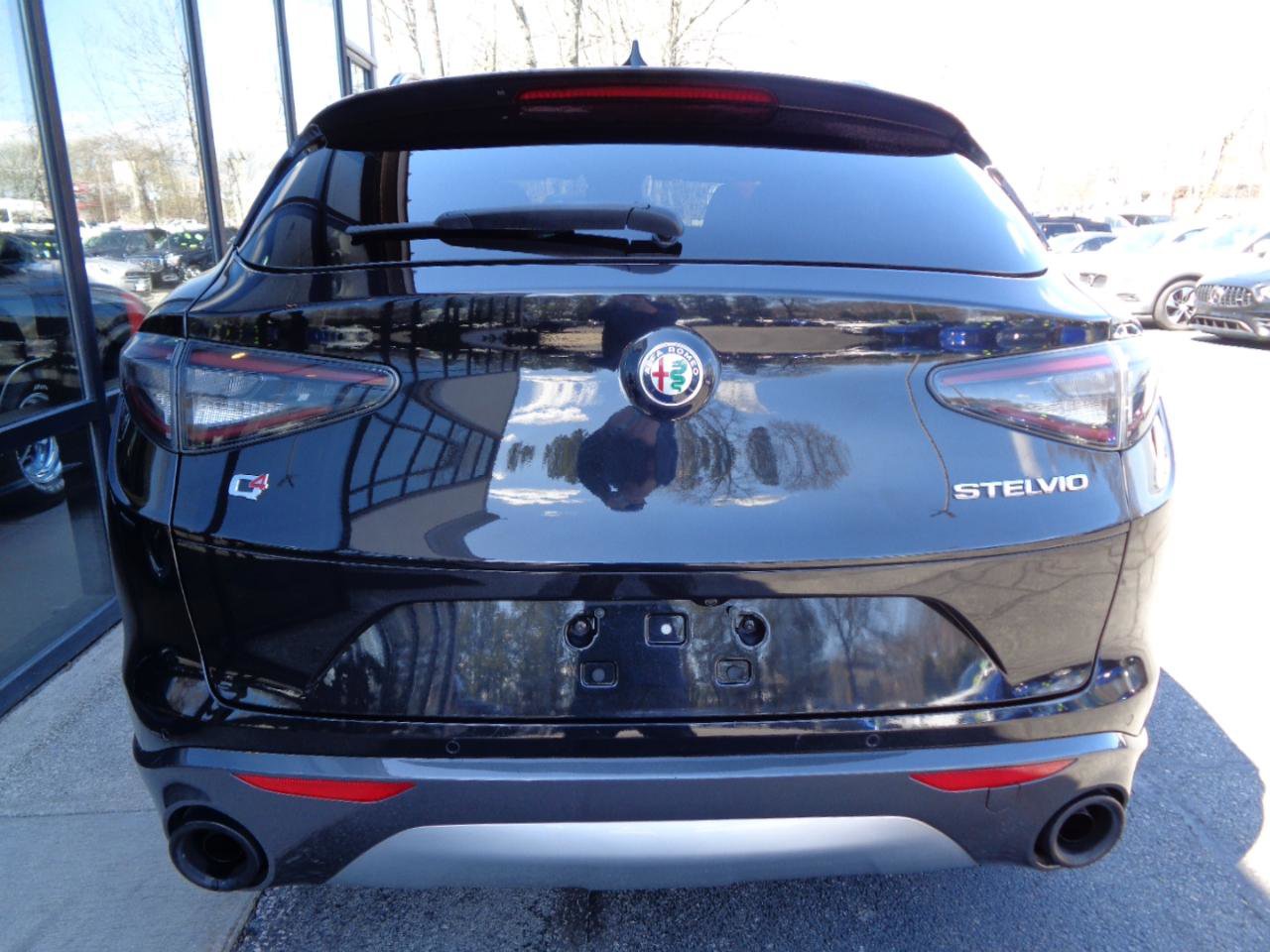 Used 2024 Alfa Romeo Stelvio Ti w/ Performance Driving Package AWD/4WD image 6