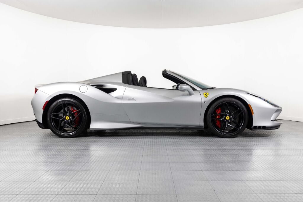 Used 2022 Ferrari F8 Tributo RWD image 3