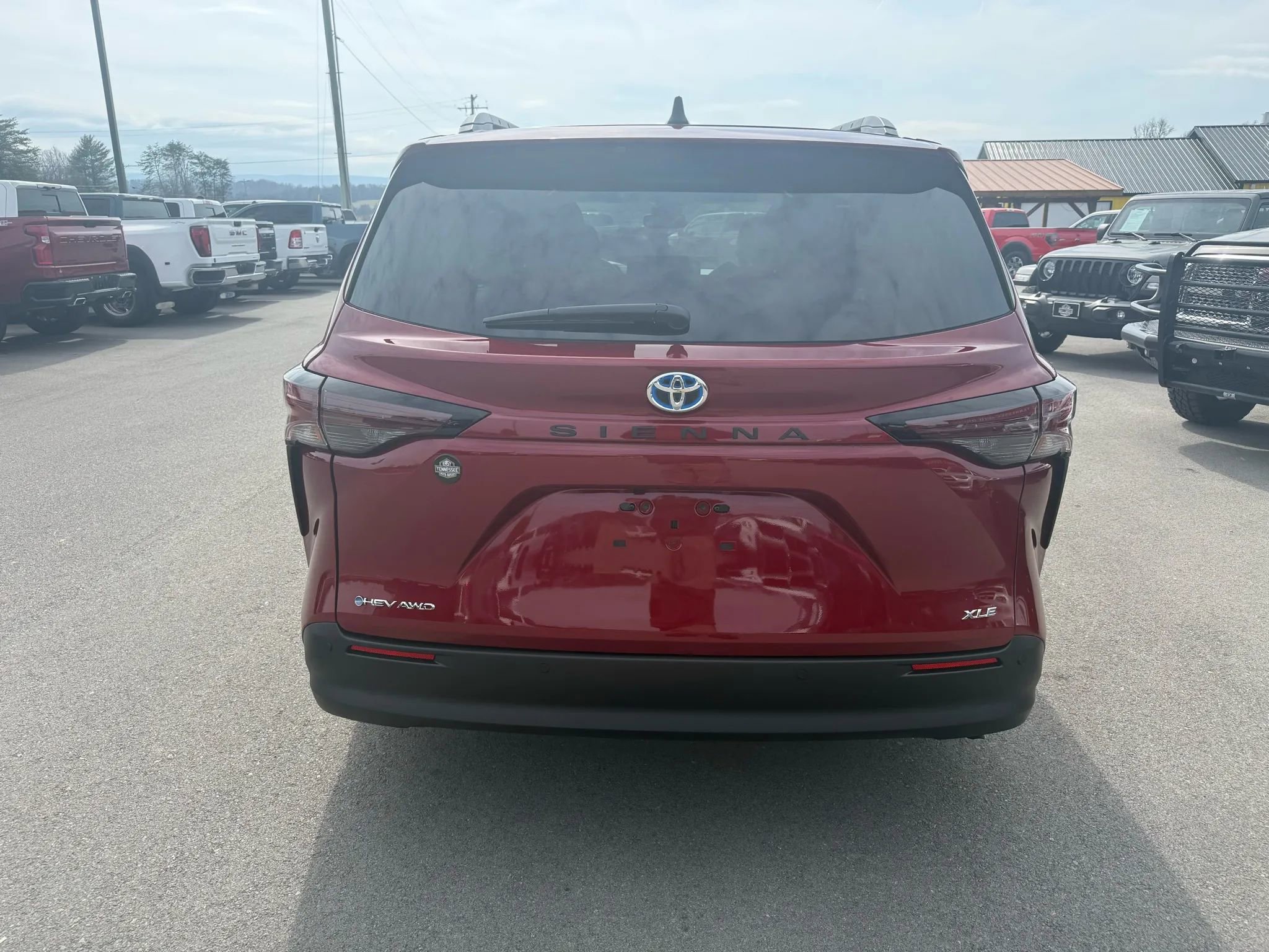 Used 2025 Toyota Sienna XLE image 5