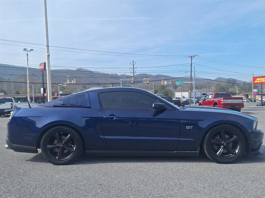 Used 2010 Ford Mustang GT image 2