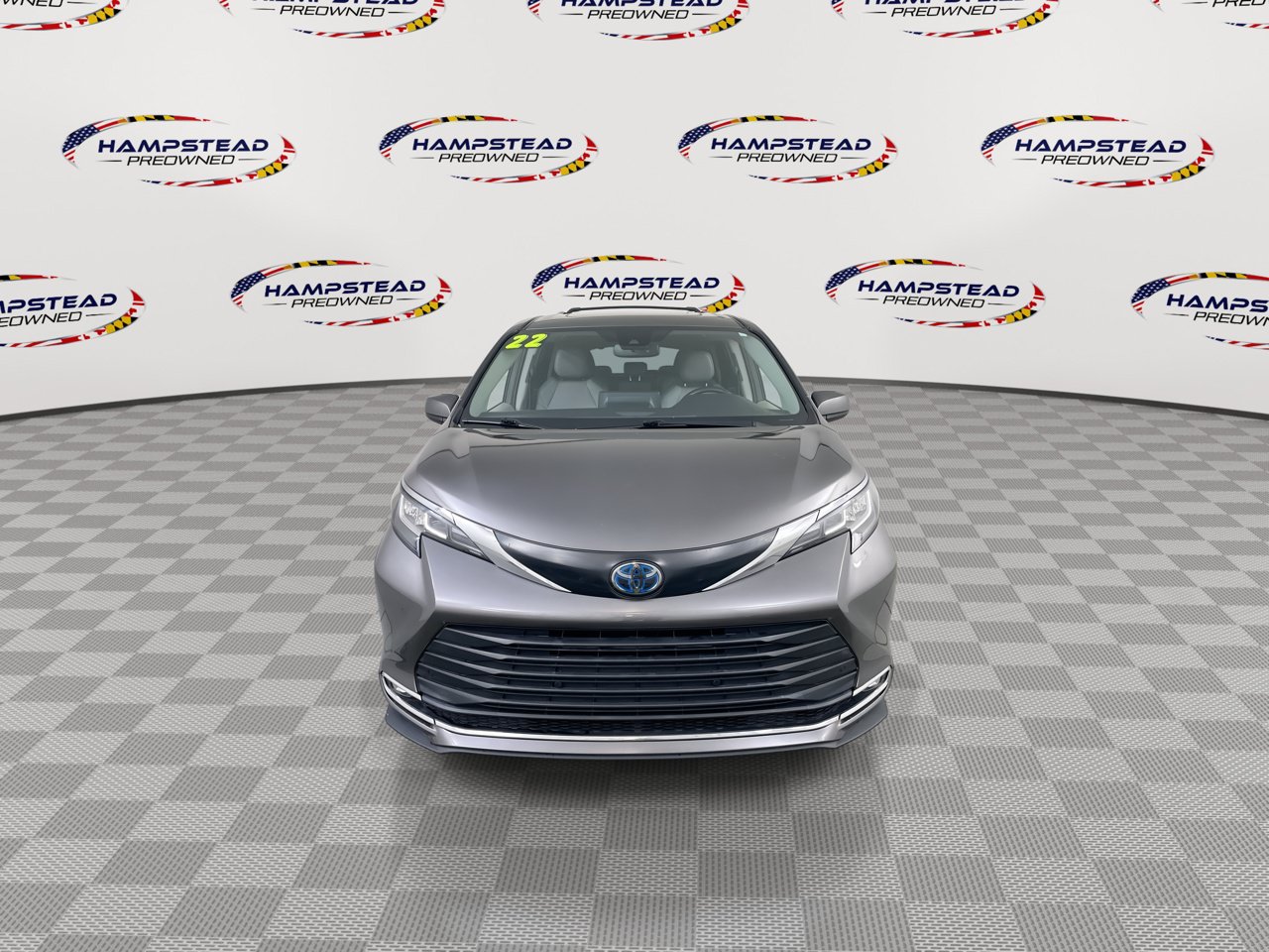 Used 2022 Toyota Sienna XLE FWD image 3