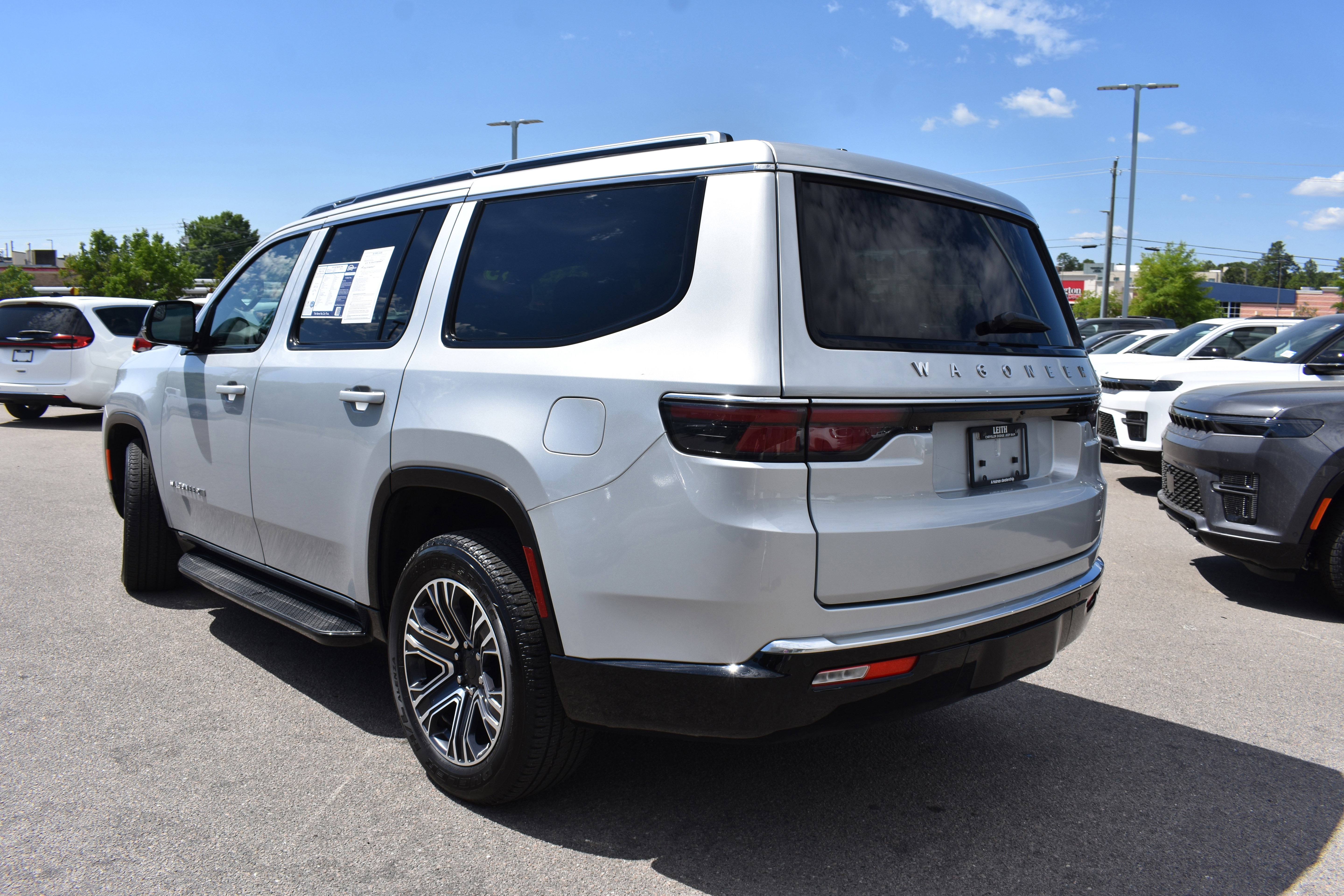 Used 2024 Jeep Wagoneer 4WD w/ Premium Group I image 7