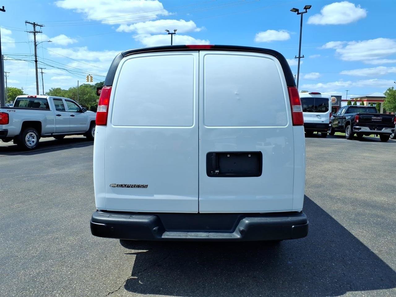 Used 2018 Chevrolet Express 3500 Extended w/ Driver Convenience Package RWD image 6