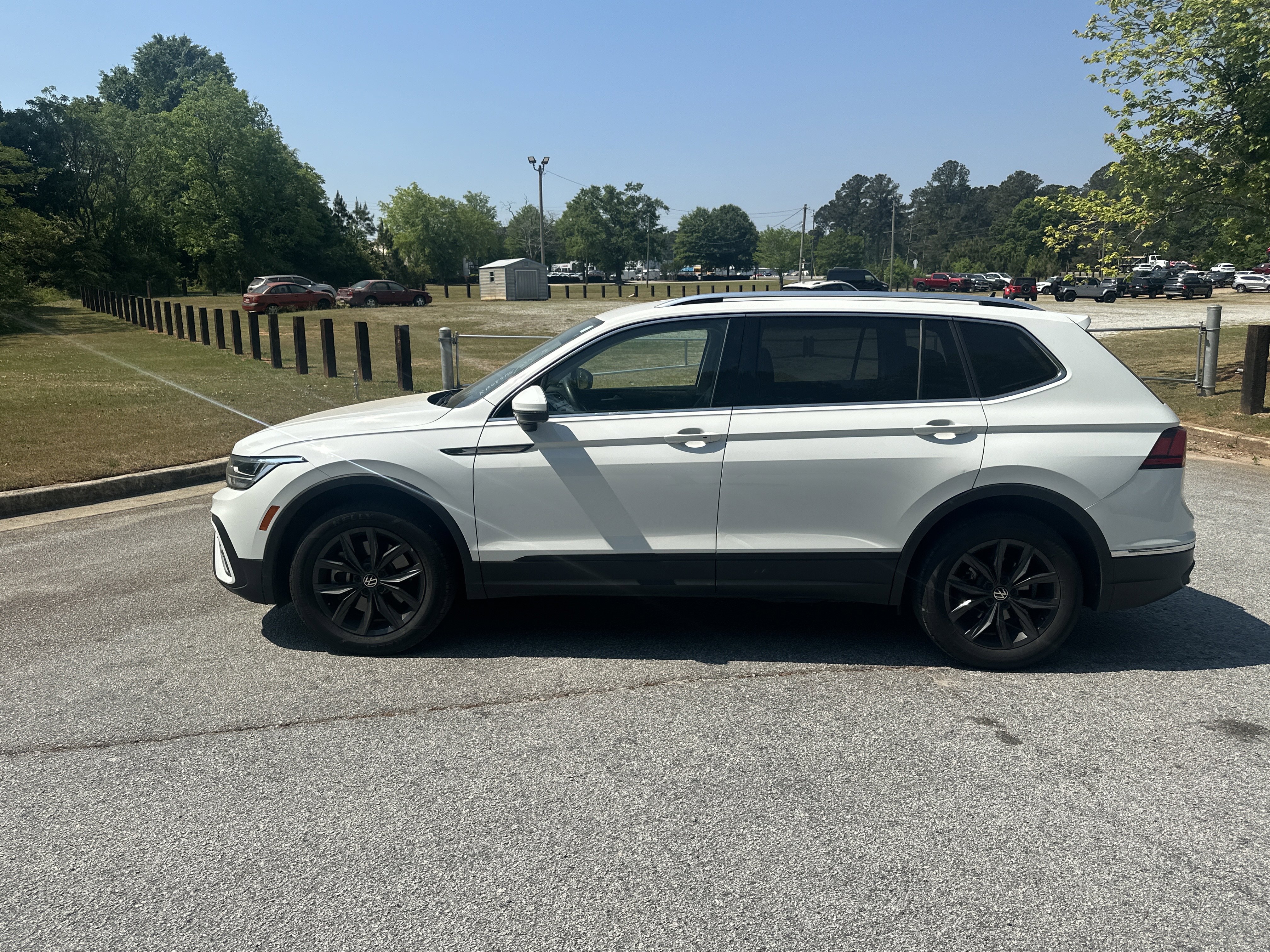 Used 2024 Volkswagen Tiguan SE FWD image 8