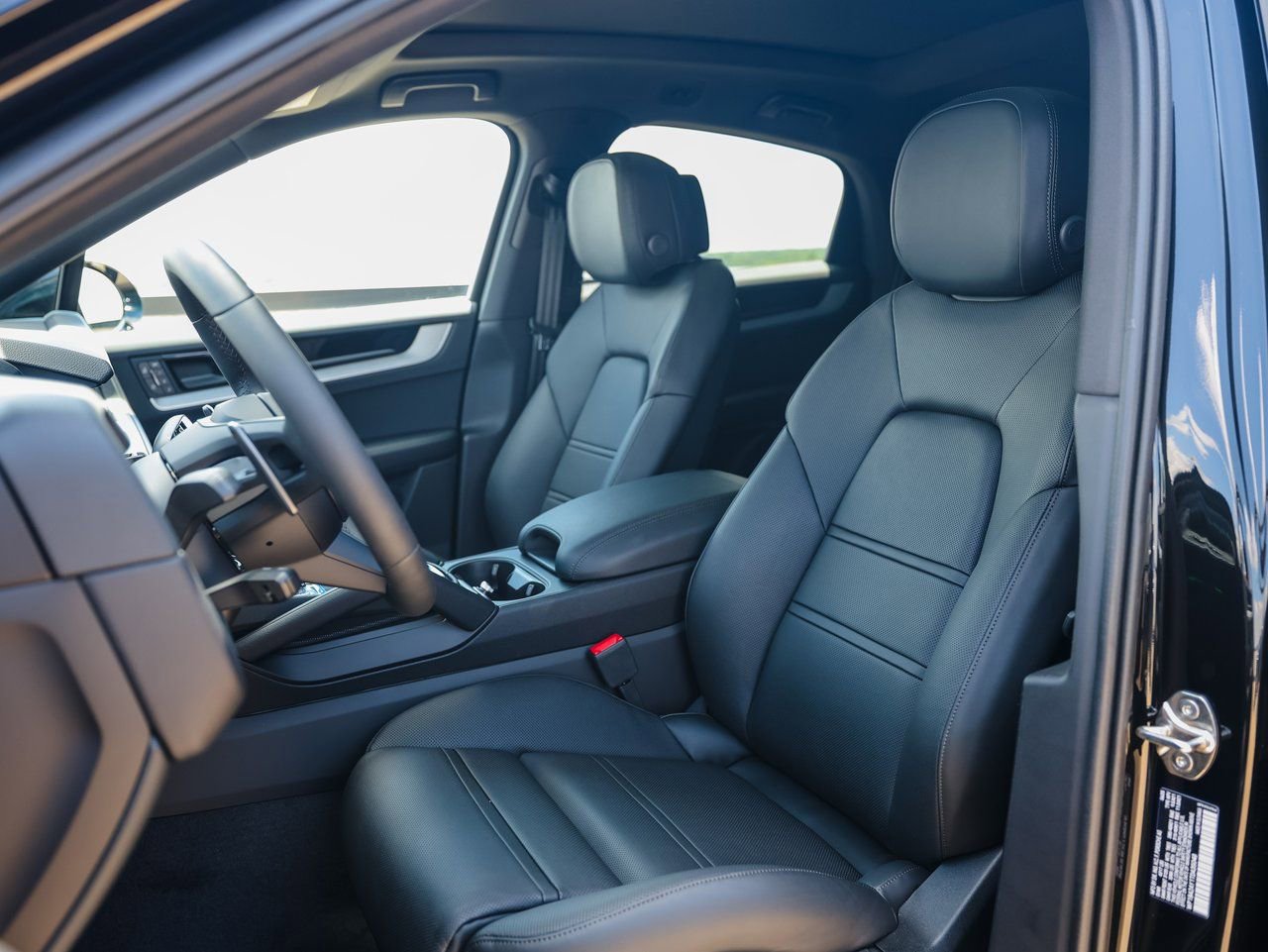 Certified 2026 Porsche Cayenne Coupe AWD/4WD image 5